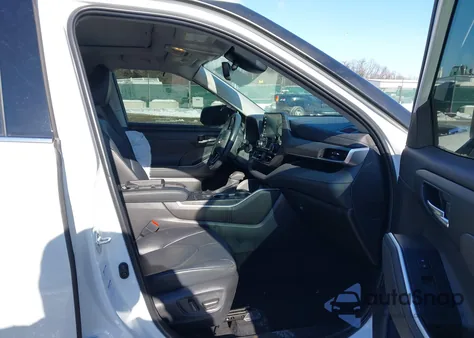 2022 Toyota Highlander Xle z USA, uszkodzony, nr VIN 5TDGZRBH7NS590598